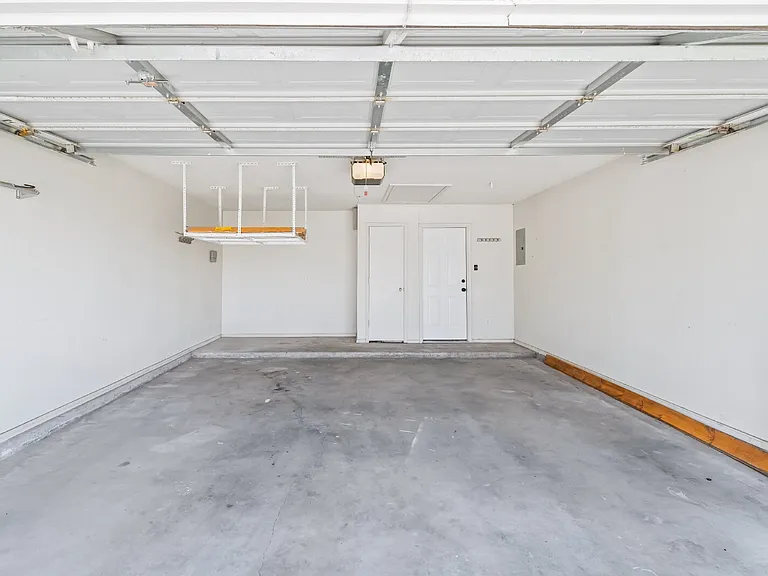 10702 Akron Ave — Photo 32
