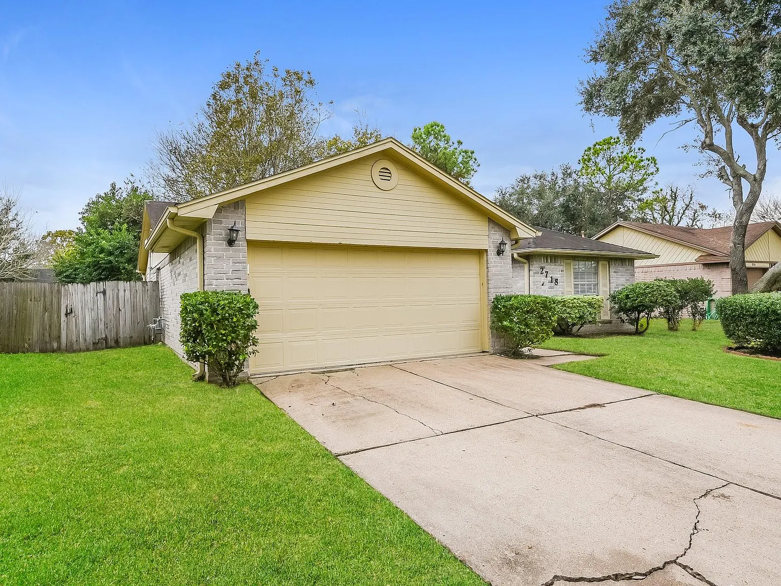 3 bed, 2.0 bath, 1106 sqft, $1,720 — Photo 2