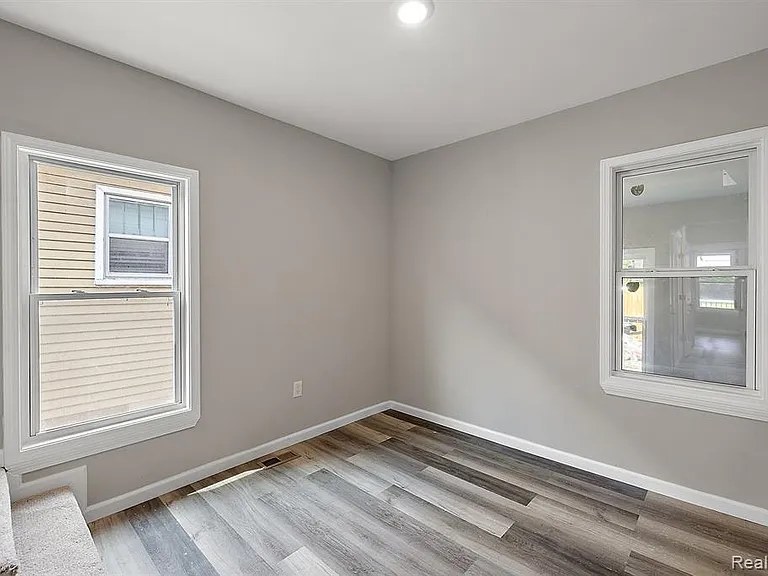 15875 Holmur St — Photo 17