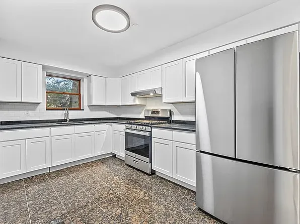 76 Battery Ave APT 2B, Brooklyn, NY 11228