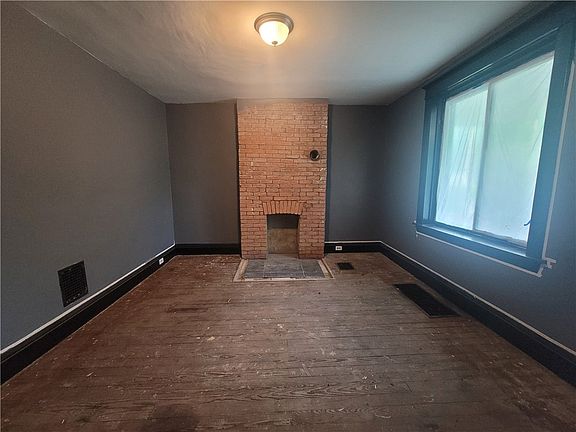 4th image of 563 N Richland St