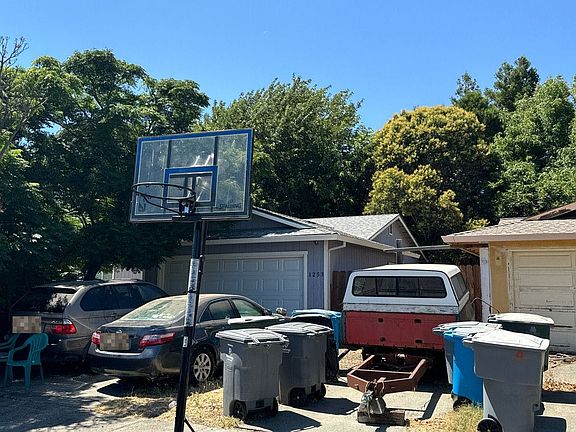 3rd image of 1253 Alderwood Way