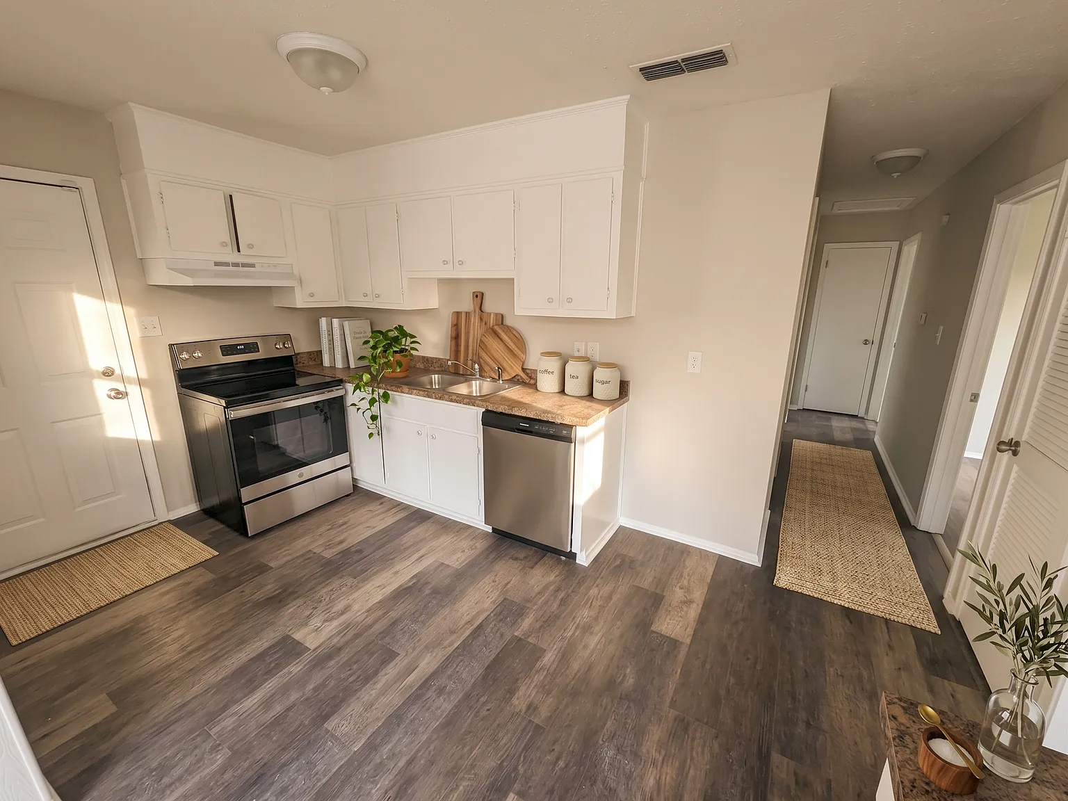 648 Plantation Way — Photo 4
