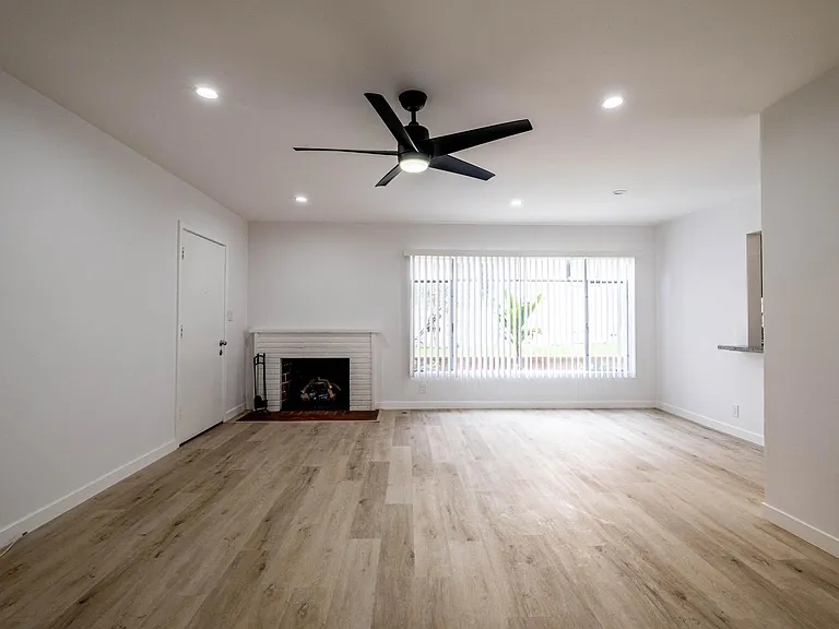 608 Illinois Ct #3 — Photo 7