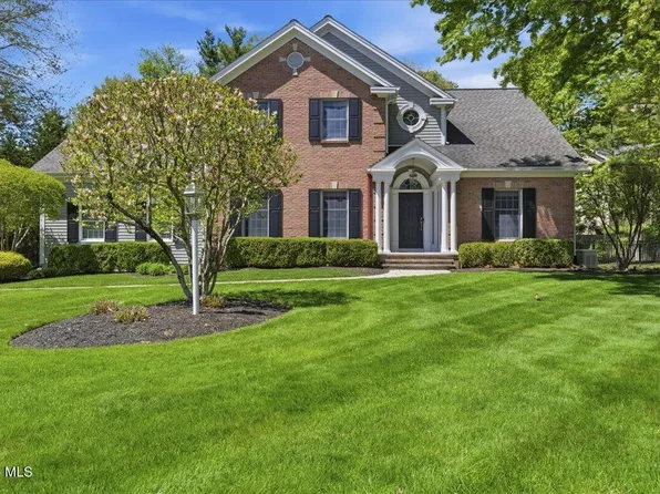 709 Waldens Pond Road, Albany, NY 12203