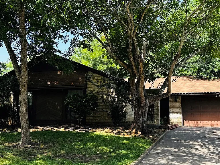 2506 Valley Dr — Photo 13
