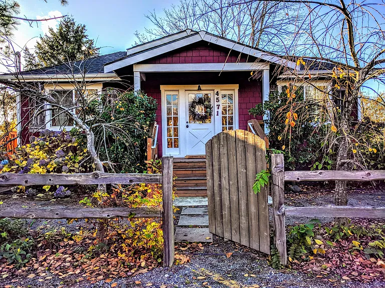 4571 21st Ave SW #A — Photo 1