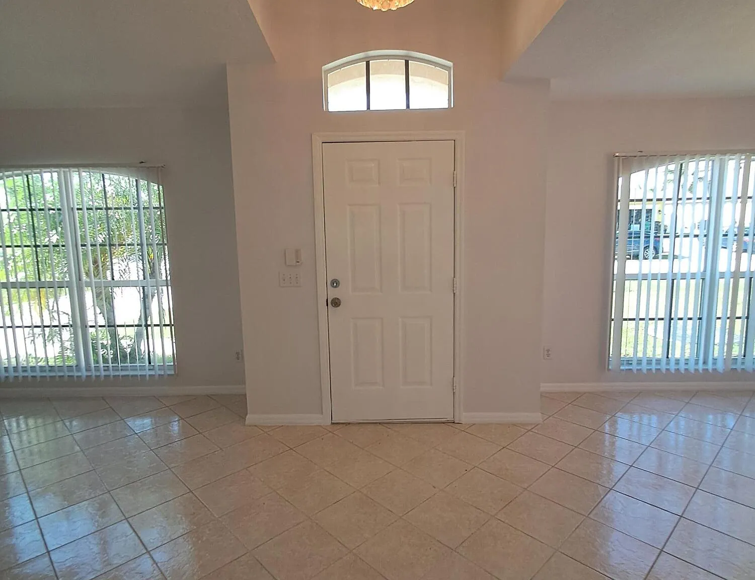 3 bed, 2.0 bath, 1852 sqft, $2,600 — Photo 3