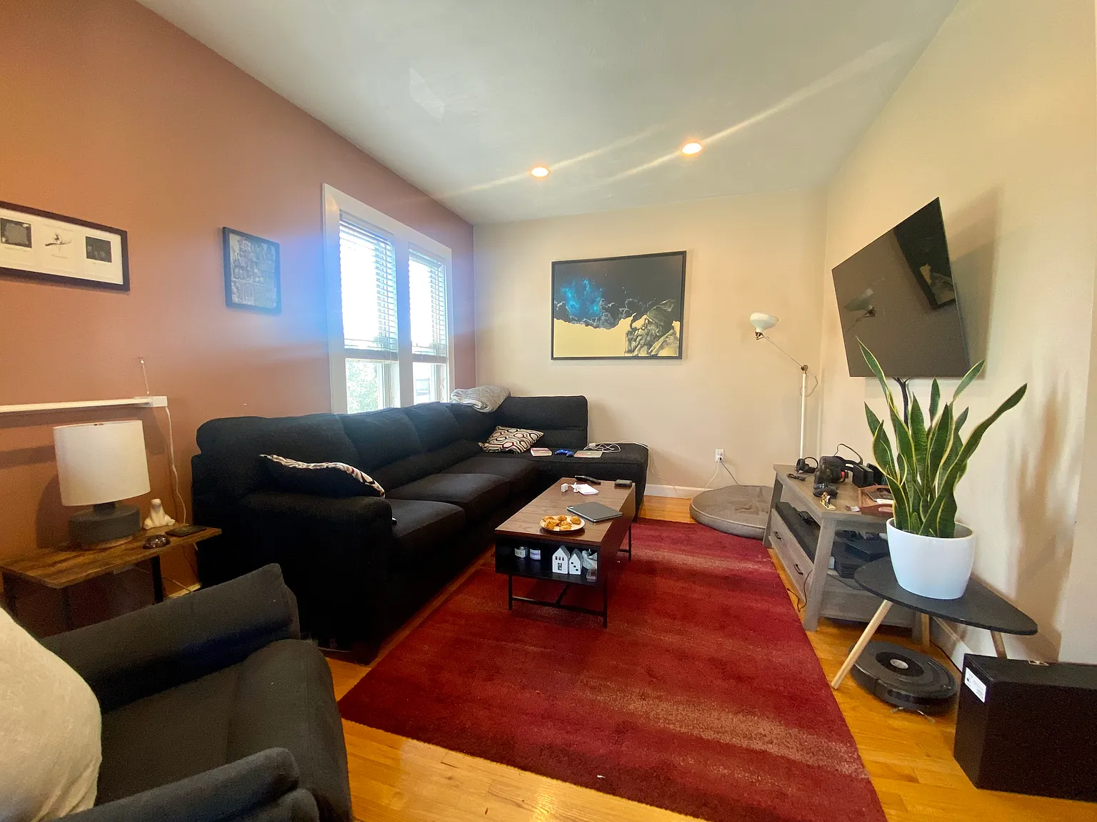 3 bed, 1200 sqft, $3,000 — Photo 2