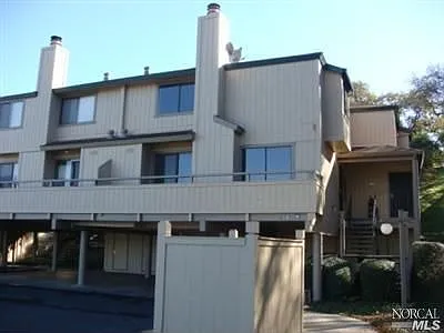11 Corinthian Ct photo 1