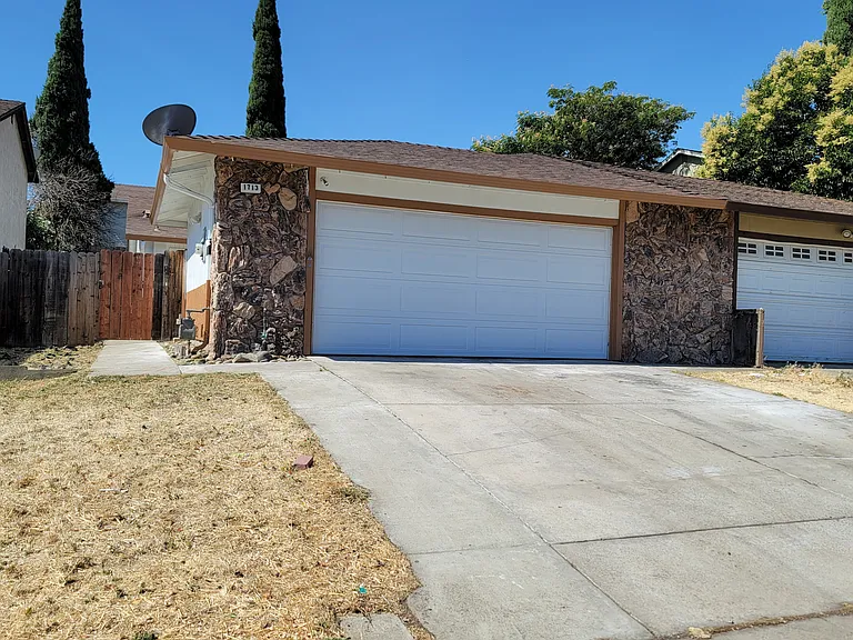 1713 Linden Way — Photo 1