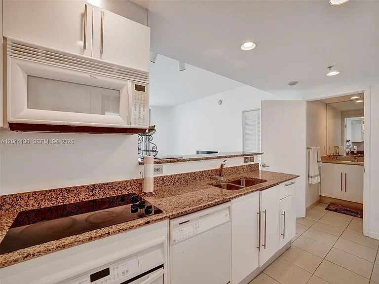 325 Biscayne Blvd #1520 — Photo 11