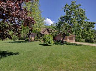501 Rolling Hills Cir, Eagan, MN 55121