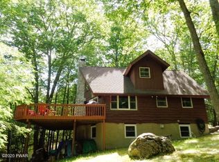144 Cloud Crest Dr, Greentown, PA 18426