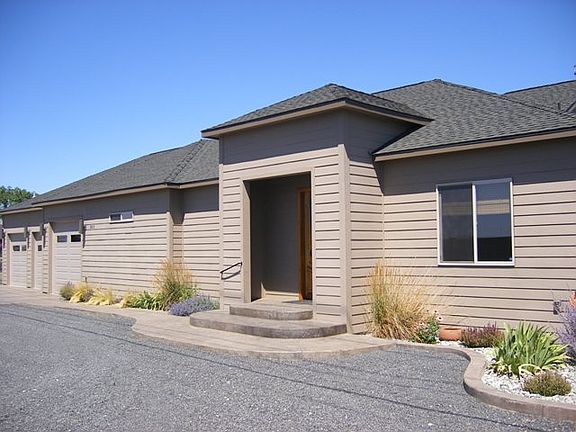 3rd image of 2513 Westshore Dr NE