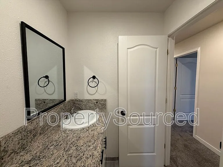 936 W Alameda St #A — Photo 24