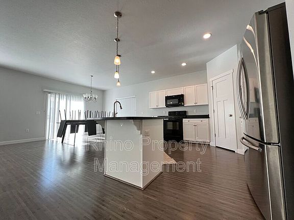 5th image of 601 W Life Dr