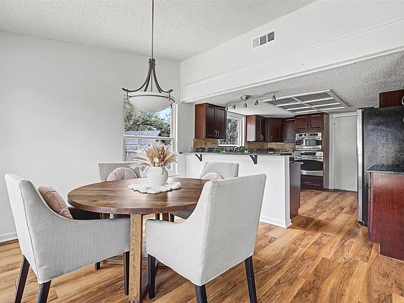 5th image of 504 Ridgecrest Rd