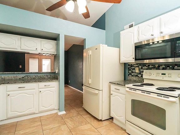 3rd image of 3207 Forest Creek Dr