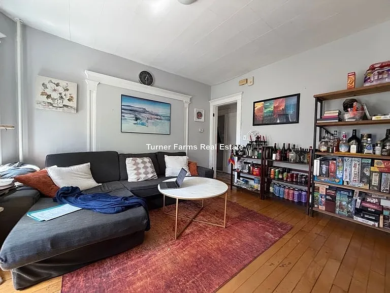 11 Burnham St #1R — Photo 2
