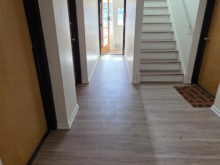 818 S Green Rd — Photo 4