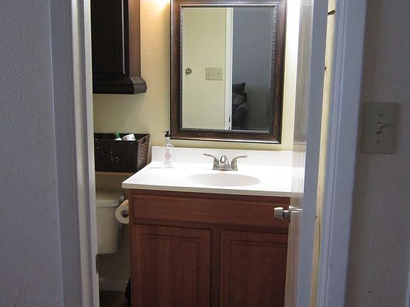 4th image of 861 Cambridge Dr