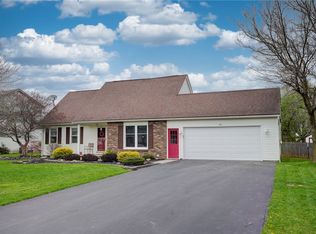 33 Rochelle Dr, Churchville, NY 14428