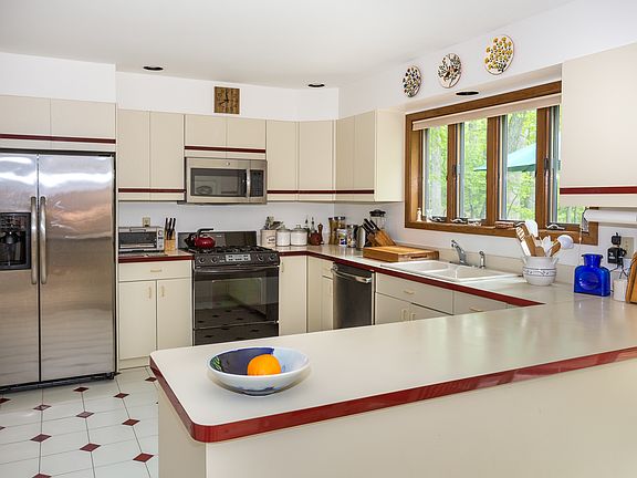 4th image of 23 Amalfi Dr