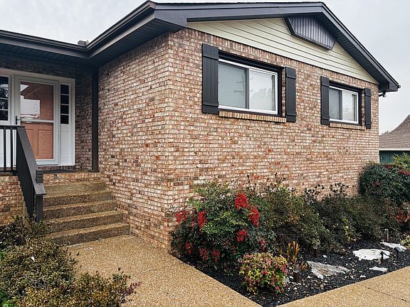 2nd image of 525 Castlegate Dr