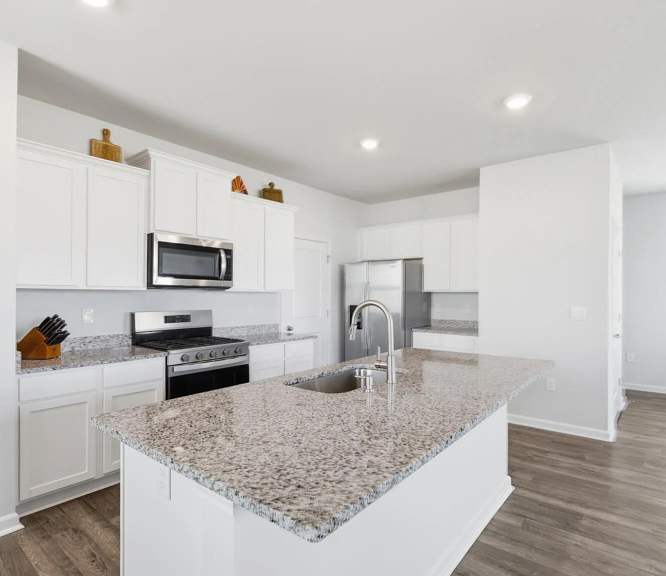 4 bed, 2.5 bath, 2176 sqft, $2,200 — Photo 3