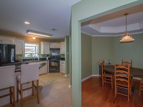 3rd image of 200 Wallingsford Cir