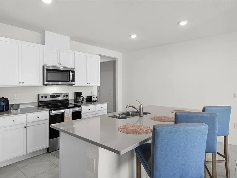 1340 Daisy Field Dr — Photo 5