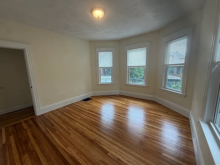 4 Usher Rd #2 — Photo 11
