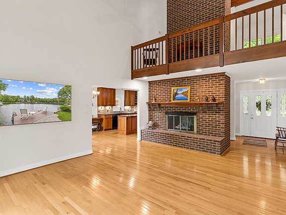 4th image of 4 Lakeview Cir