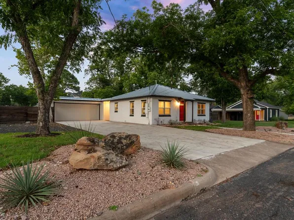 318 W Hackberry St, Fredericksburg, TX 78624