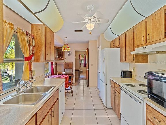 5th image of 660 Orange Dr
