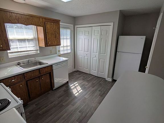 5th image of 620 W 13th St