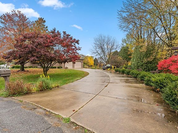 3rd image of 887 Jeflynn Dr