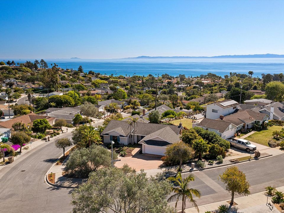 Corner Lot Island View & Surf View 
Private corner view property in a prime Mesa location.