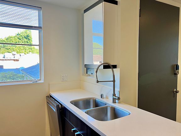 4th image of 622 Westmount Dr APT D
