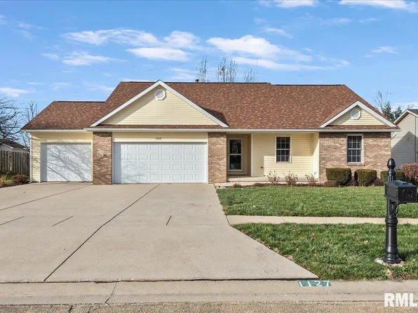 1127 White Birch Dr, Chatham, IL 62629