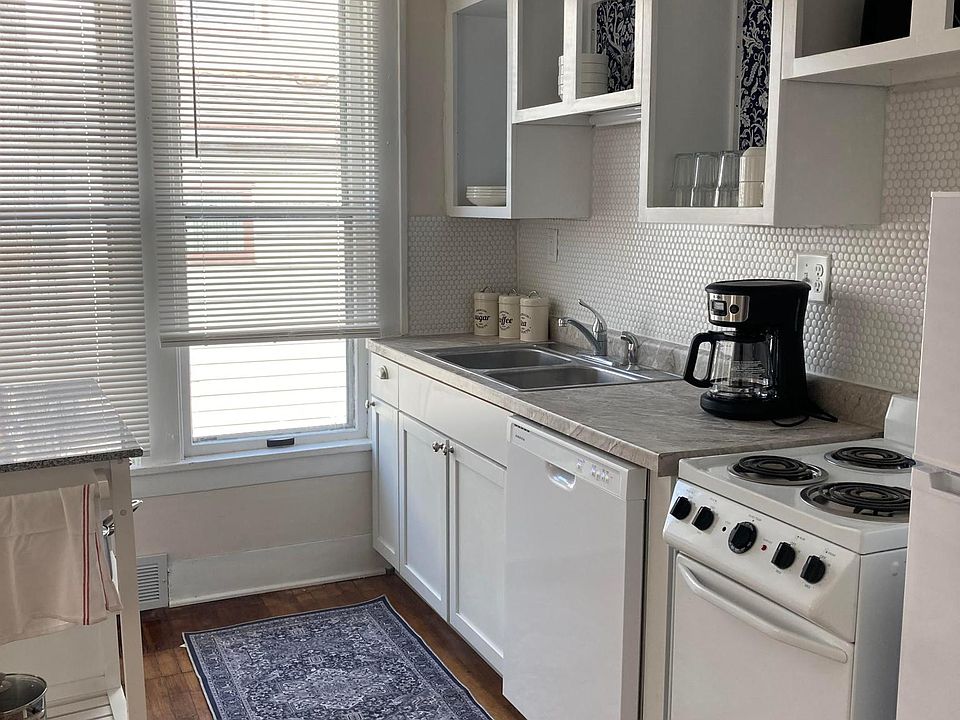 2nd image of 218 W Maple St #A