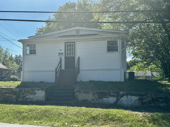 203 8th St, Vinton, VA 24179