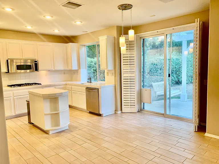 12360 Yew Ct — Photo 6
