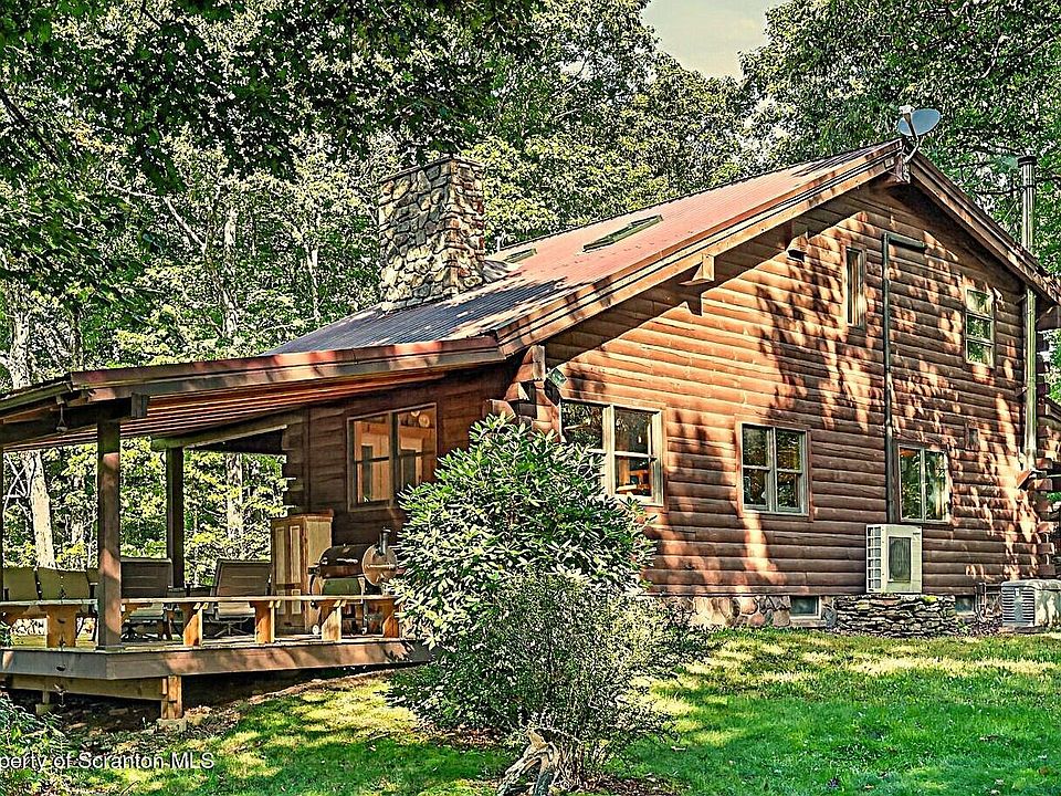 1st image of 991 Laurel Ln