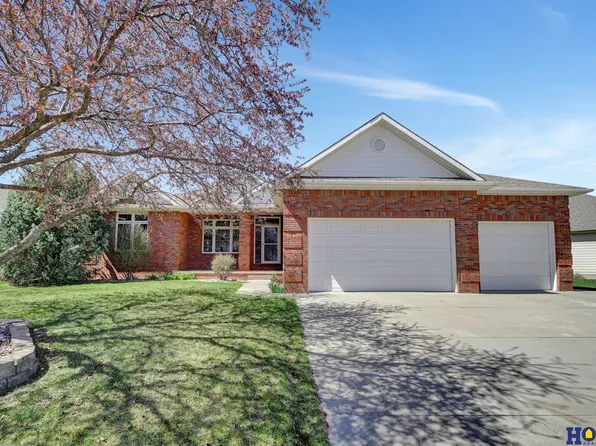 4415 Pioneer Greens Dr, Lincoln, NE 68526