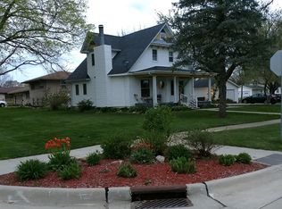 31 10th St, Woodbine, IA 51579