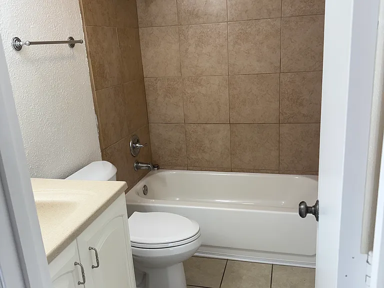 1227 Chelwood Park Blvd NE #A — Photo 11