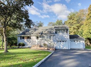 613 Wildwood Rd W, Northvale, NJ 07647
