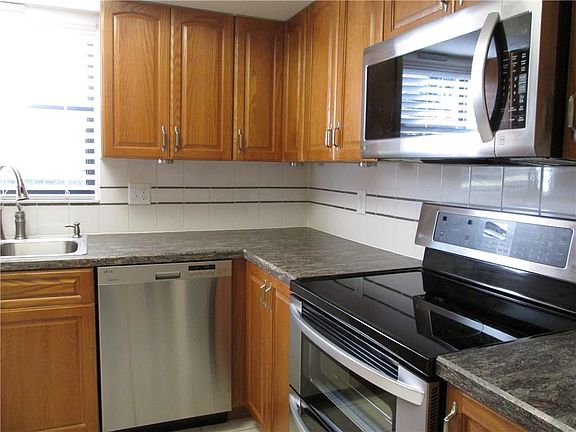 4th image of 271 SW South River Dr APT 103